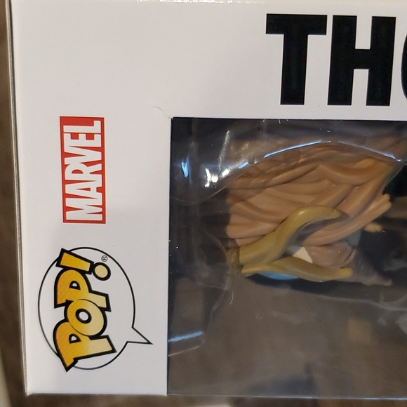 Marvel Avengers Endgame - THOR - Glow in the Dark Chase Limited Edition Funko - Picture 8 of 14
